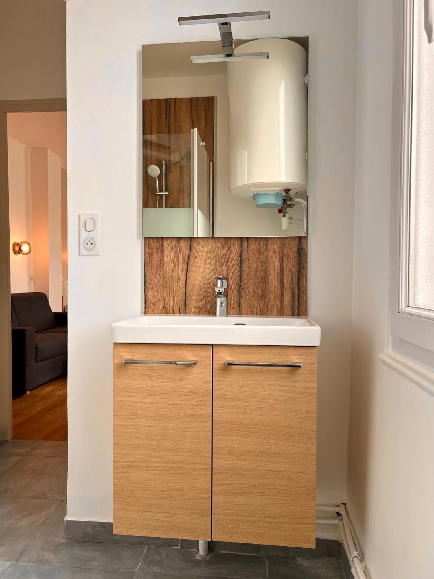 Studio 4 Pers Face Gare Sncf Appart Hotel Le Cygne D4 博格斯 外观 照片