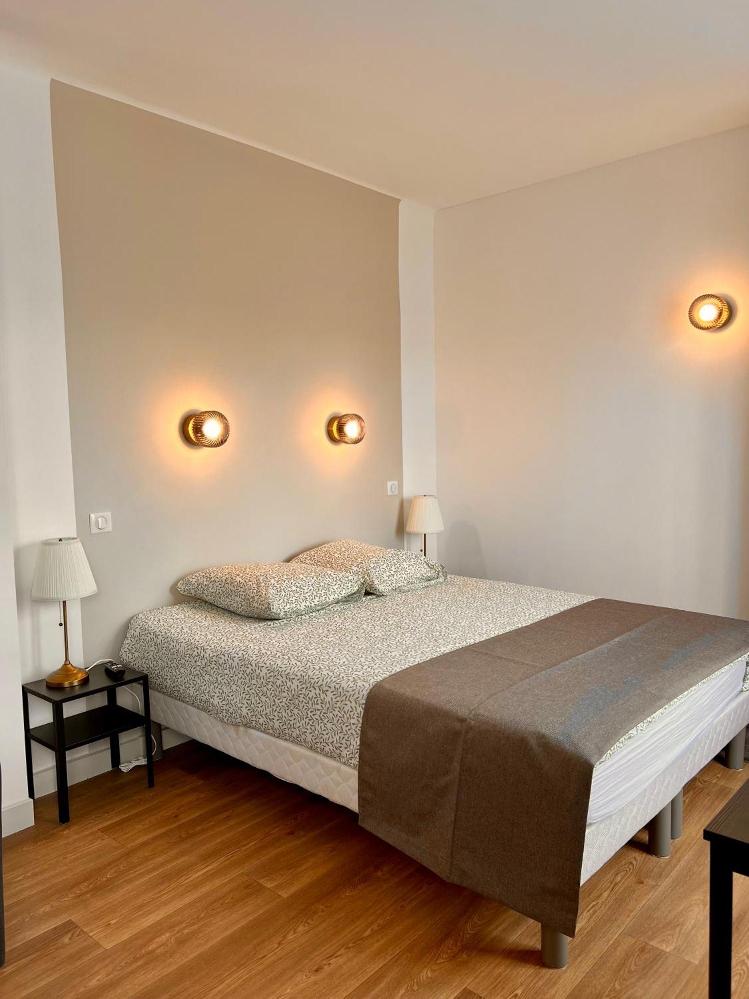 Studio 4 Pers Face Gare Sncf Appart Hotel Le Cygne D4 博格斯 外观 照片