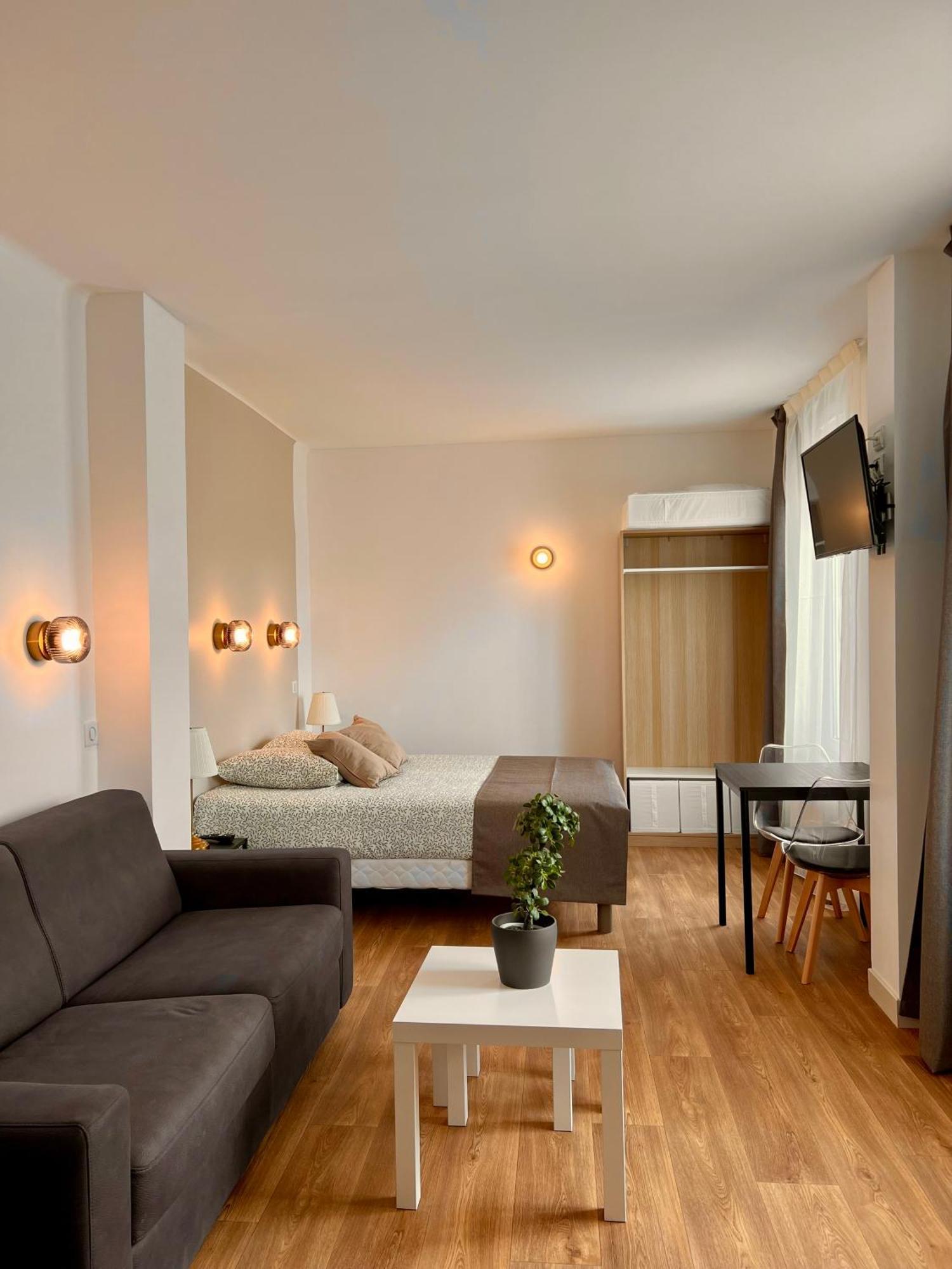 Studio 4 Pers Face Gare Sncf Appart Hotel Le Cygne D4 博格斯 外观 照片